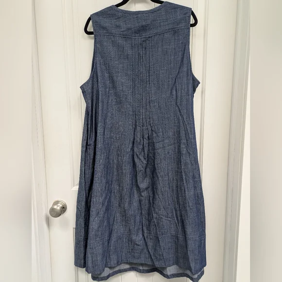 Zapelle Chambray Blue Pleated Sleeveless Dress With Pockets - Picture 5 of 5